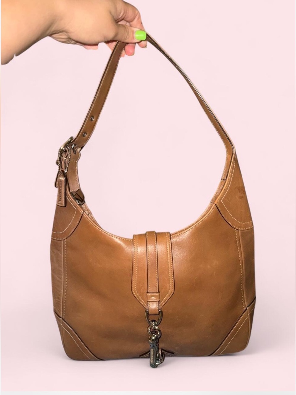 Vintage coach leather hobo clip.